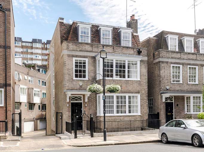 An elegant detached townhouse in Hyde Park Square, West London #CraftedForLife