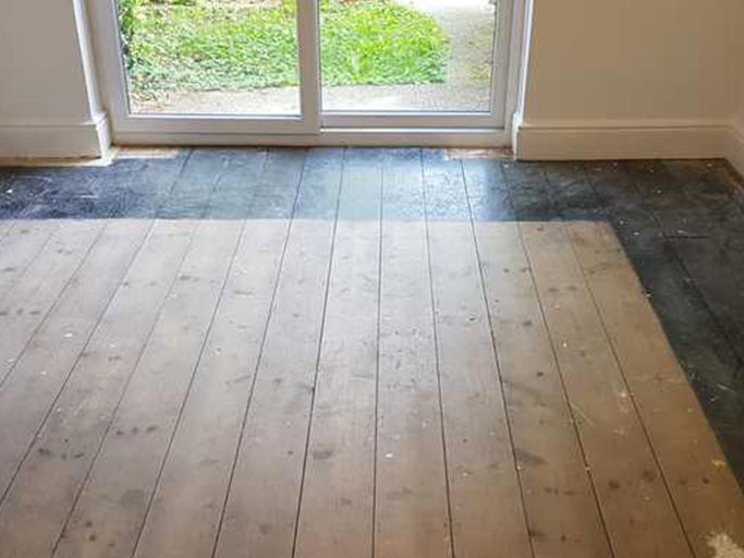 The edges of some old floors were painted in tar to protect it from rotting and they still have thick black borders #CraftedForLife